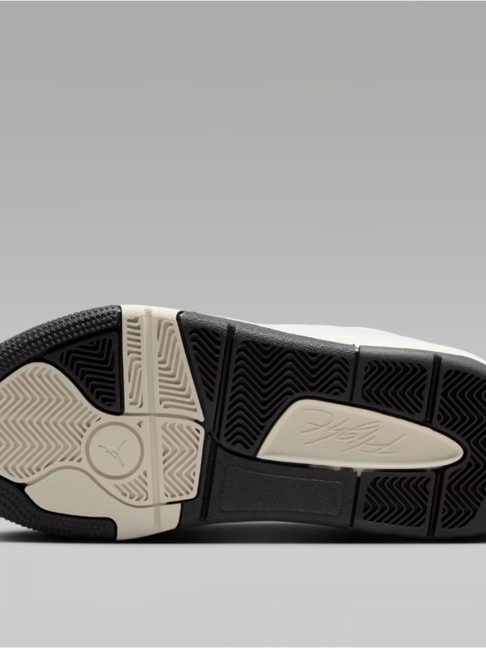 Jordan Sneakers Black and White - Picture 4 of 5